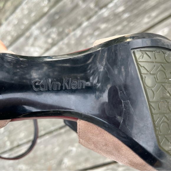 CALVIN KLEIN TAUPE SUEDE HEELS SIZE 8 - Picture 5 of 8